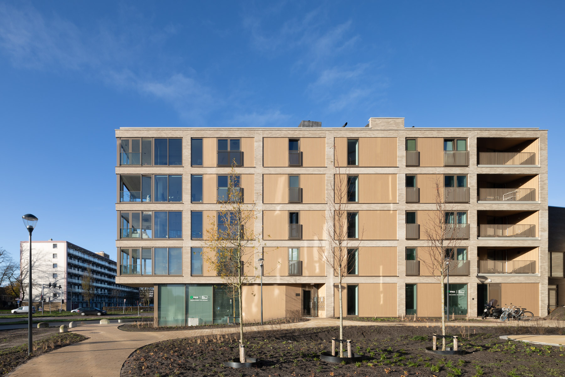 Elements, Haarlem