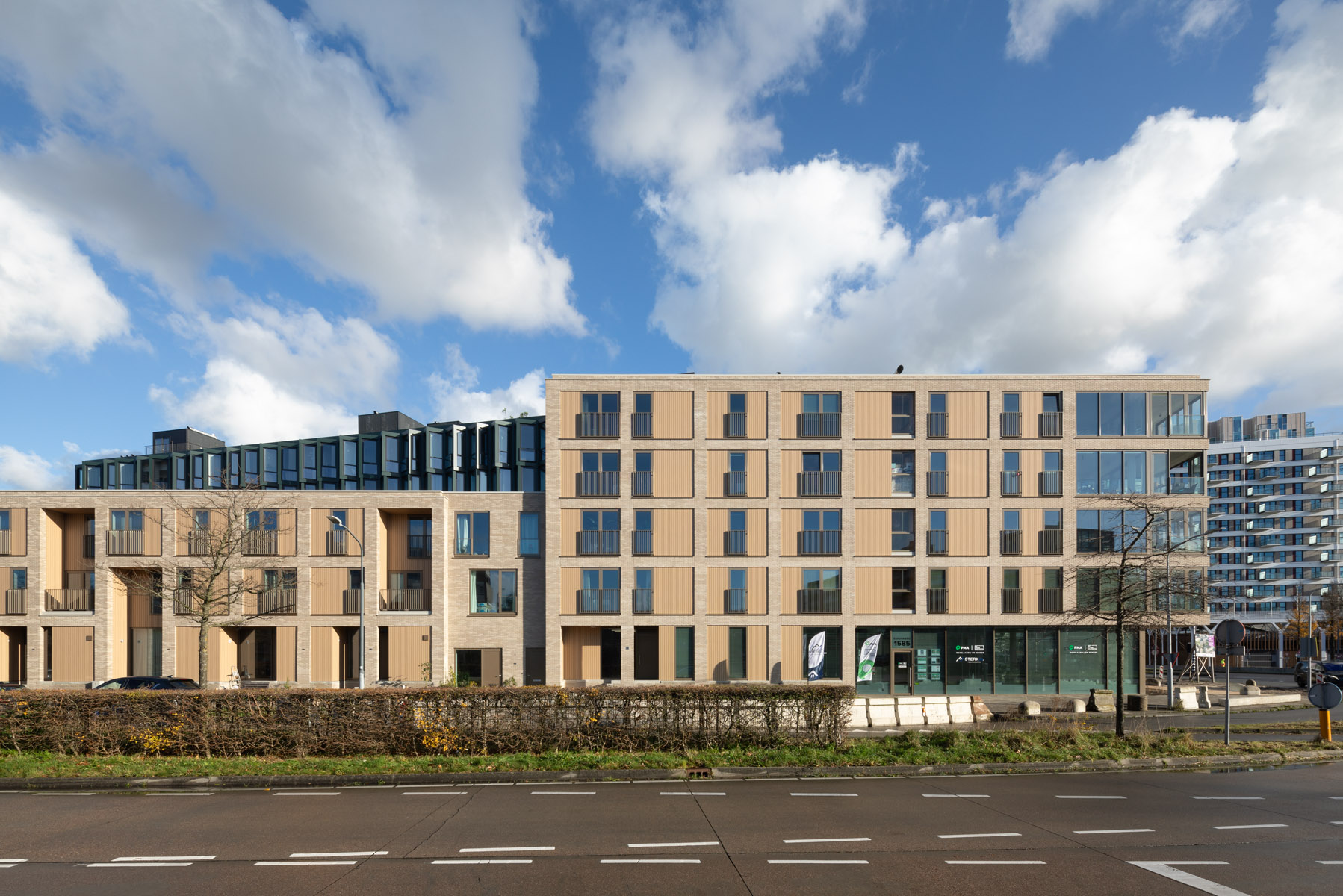 Elements, Haarlem